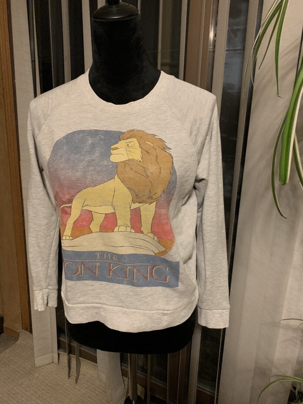 Lion King Gray Sweatshirt vintage women’s small Disney